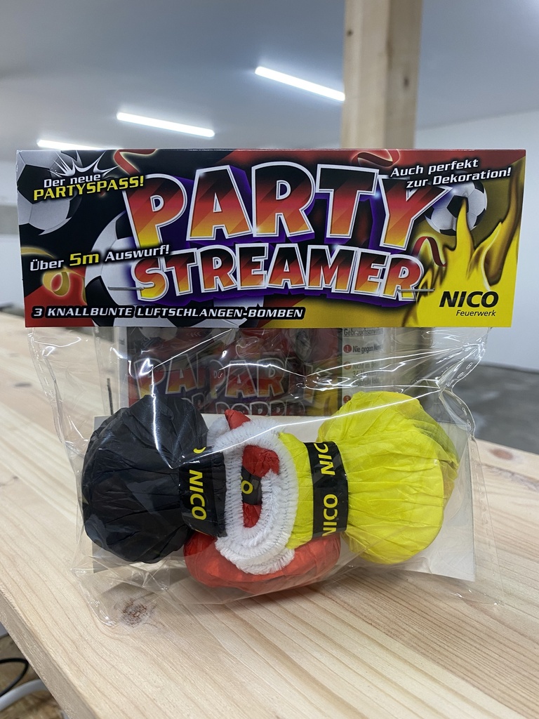 826. Party Streamer